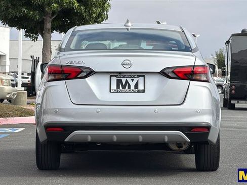 Used 2025 Nissan Versa SV FWD image 5
