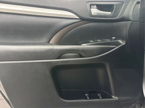 Used 2018 Toyota Highlander XLE image 26