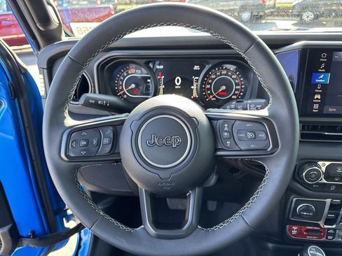 Certified 2025 Jeep Wrangler Unlimited Rubicon image 11