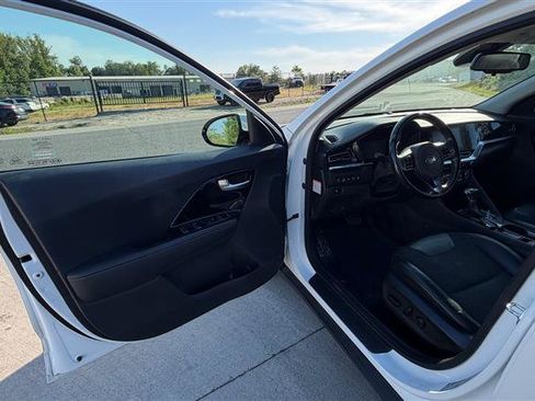 Used 2020 Kia Niro Touring FWD image 8