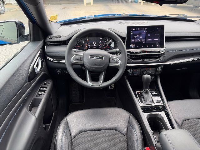 Used 2026 Jeep Compass Latitude AWD/4WD image 13