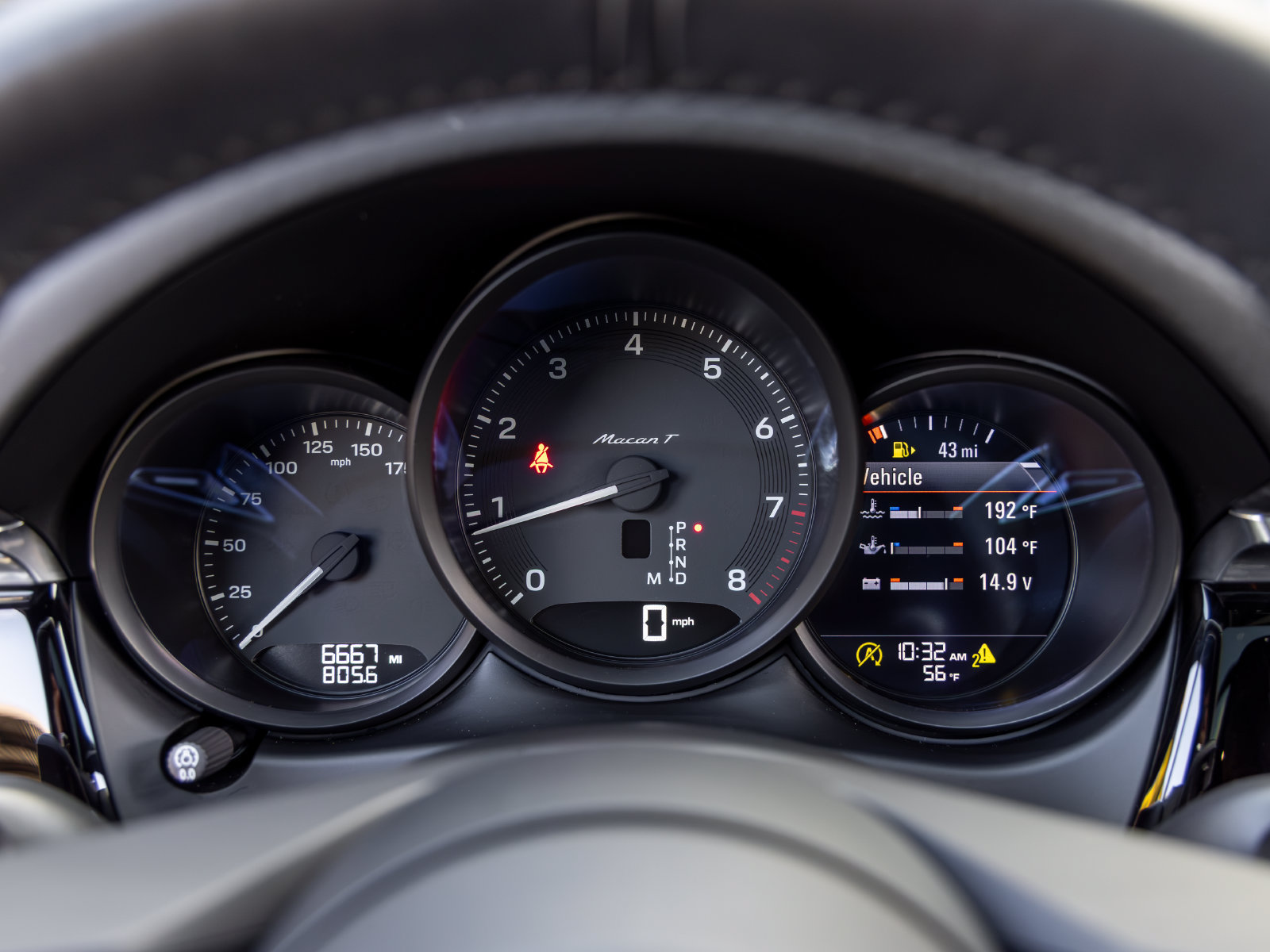 Certified 2025 Porsche Macan Turbo AWD/4WD image 39