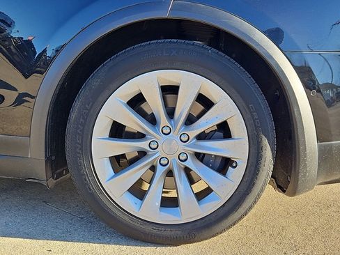 Used 2018 Tesla Model X 75D image 26