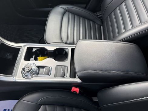 Used 2022 Ford Edge SEL w/ Convenience Package image 19