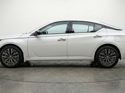 Used 2025 Nissan Altima 2.5 SV image 5