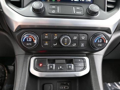 Used 2020 GMC Acadia SLT AWD/4WD image 17