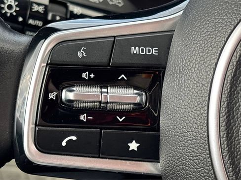 Used 2023 Kia Carnival SX Prestige FWD image 29