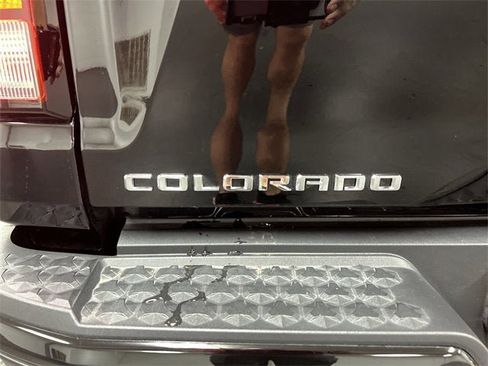 Certified 2024 Chevrolet Colorado LT w/ LT Convenience Package III image 32