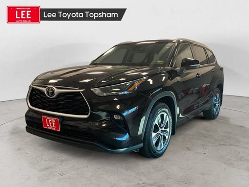 Used 2022 Toyota Highlander XLE AWD/4WD image 1