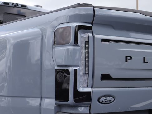 Used 2024 Ford F450 Platinum w/ FX4 Off-Road Package AWD/4WD image 36