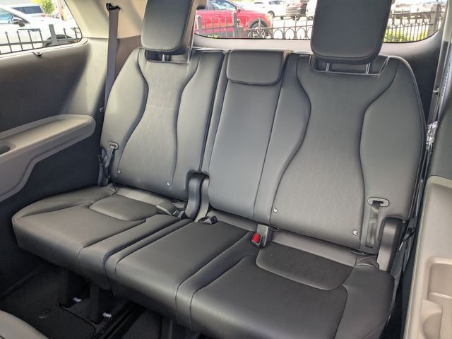 New 2026 Kia Carnival EX FWD image 14