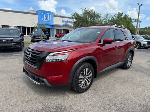 Used 2023 Nissan Pathfinder SL w/ Black Appearance Package AWD/4WD image 3