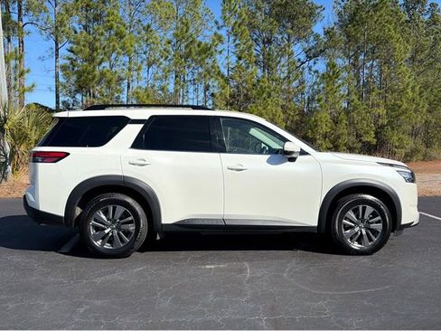 Certified 2024 Nissan Pathfinder SV FWD image 26
