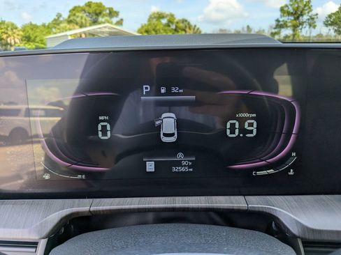 Certified 2023 Kia Telluride EX w/ EX Captain's Chair Package FWD image 35
