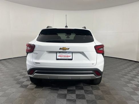 Certified 2025 Chevrolet Trax LT FWD image 8