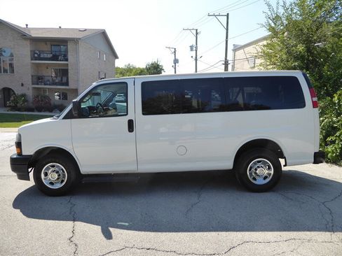 Used 2018 Chevrolet Express 3500 LS image 4