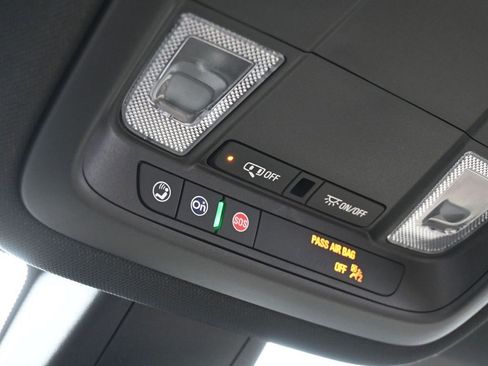 Used 2022 Chevrolet Traverse LS image 19