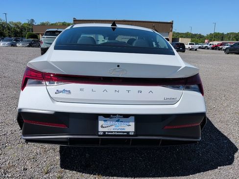 Used 2026 Hyundai Elantra Limited FWD image 7