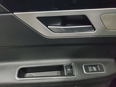 Used 2016 Jaguar XF Premium image 13