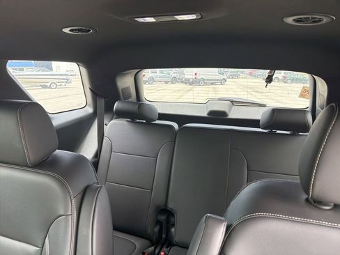 Used 2022 Chevrolet Traverse LT w/ LT Premium Package AWD/4WD image 11