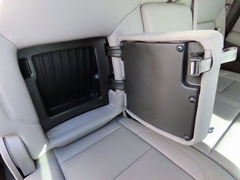 Used 2022 GMC Sierra 1500 SLT w/ SLT Convenience Package image 16