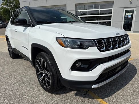 Used 2025 Jeep Compass Limited AWD/4WD image 14