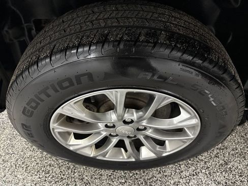 Used 2019 Jeep Cherokee Latitude Plus w/ Cold Weather Group image 27