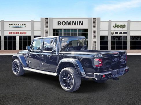 Used 2023 Jeep Gladiator Overland image 3