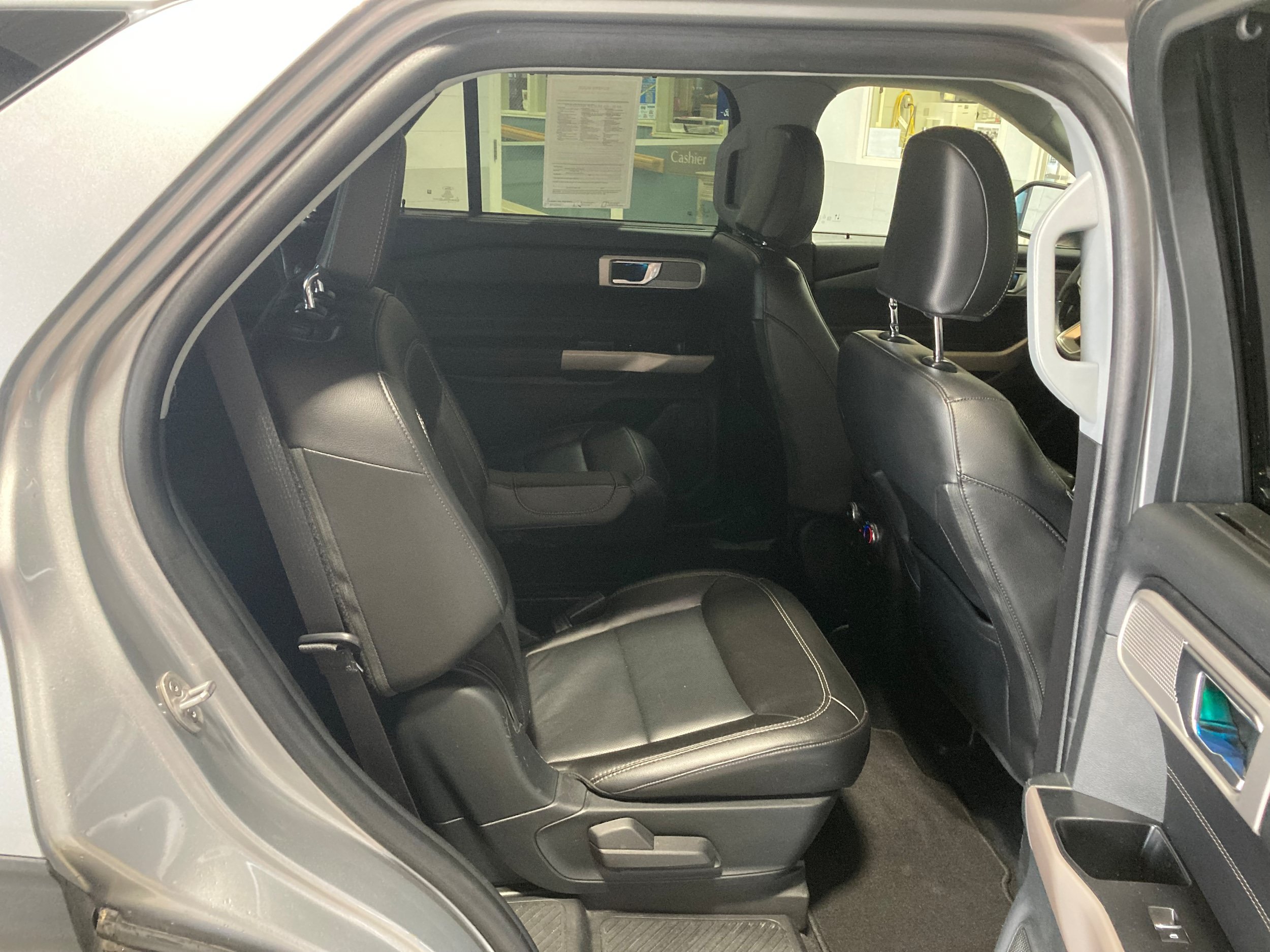 Used 2023 Ford Explorer Limited w/ Equipment Group 301A AWD/4WD image 8