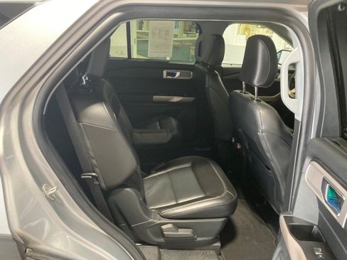 Used 2023 Ford Explorer Limited w/ Equipment Group 301A AWD/4WD image 8