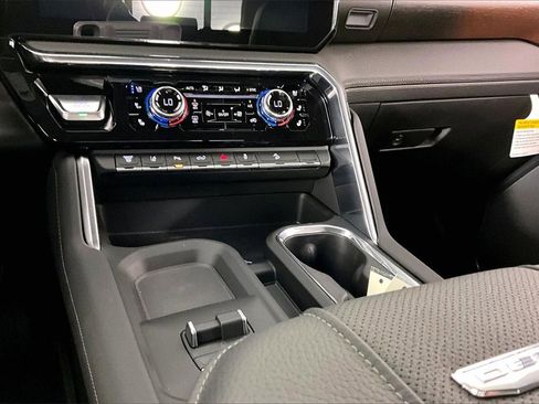 New 2026 GMC Sierra 2500 Denali w/ Denali Reserve Package image 7