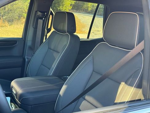 New 2026 GMC Yukon Elevation image 17