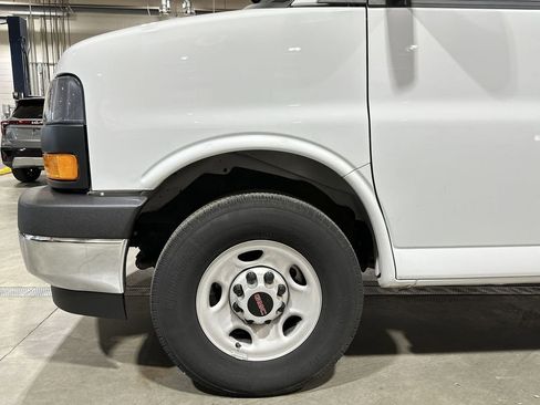 Used 2024 GMC Savana 2500 w/ Driver Convenience Package image 18