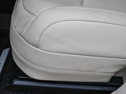 New 2025 Land Rover Range Rover SE image 27