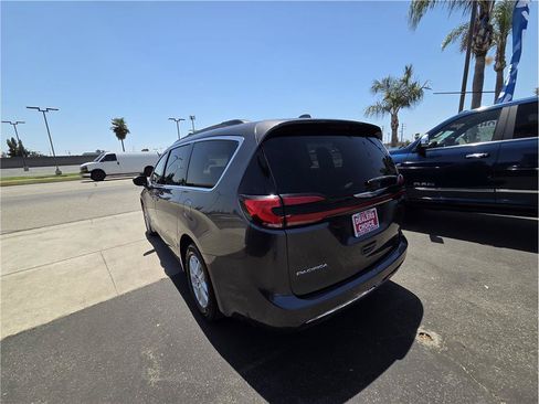 Used 2022 Chrysler Pacifica Touring-L FWD image 7