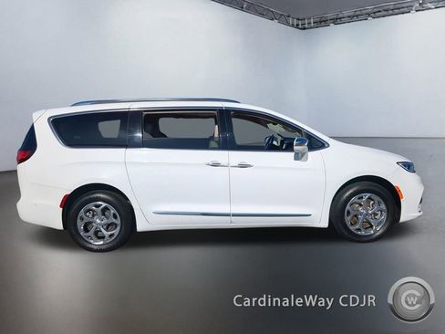 Used 2021 Chrysler Pacifica Limited w/ Premium & Safety Sphere Group image 3