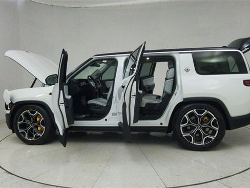 Used 2024 Rivian R1S Adventure image 76