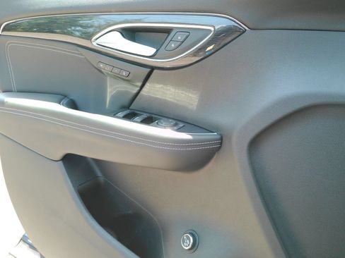 Certified 2023 Buick Envision Essence FWD image 21
