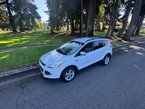 Used 2013 Ford Escape SE image 9