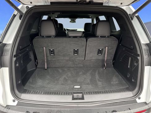 Used 2025 GMC Acadia AT4 w/ LPO, Floor Liner Package AWD/4WD image 9