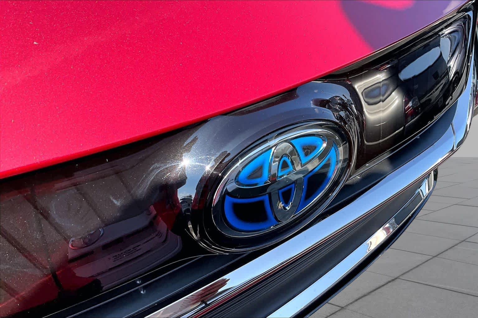 Used 2024 Toyota Venza Nightshade AWD/4WD image 28