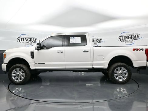 Used 2017 Ford F250 Platinum w/ Platinum Ultimate Package image 4