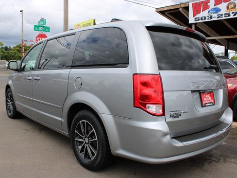 Used 2016 Dodge Grand Caravan R/T FWD image 4