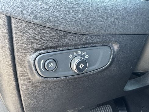 Used 2018 Chevrolet Equinox LT w/ Sun & Infotainment Package FWD image 34