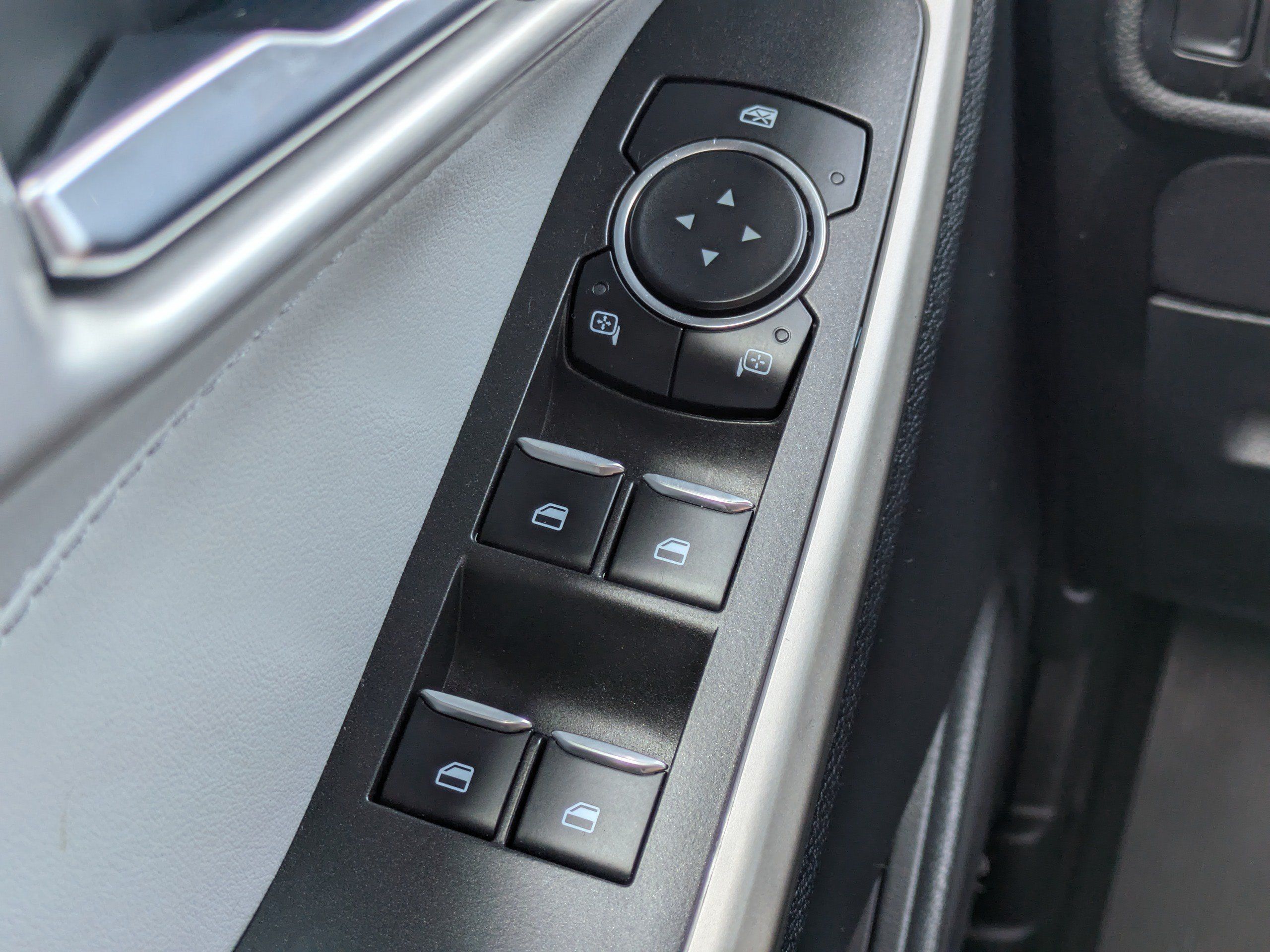 Used 2023 Ford Explorer XLT w/ Equipment Group 202A RWD image 20