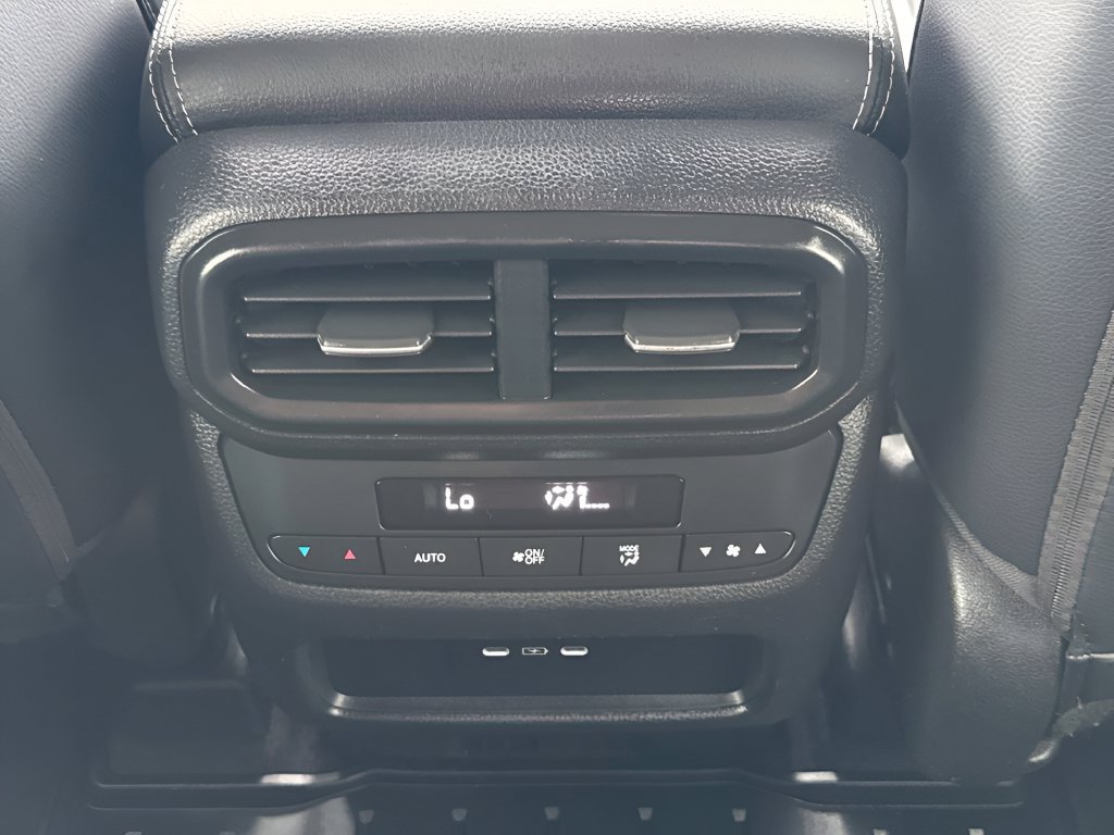 Used 2025 Honda Pilot Touring image 12