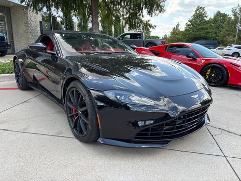 Used 2022 Aston Martin V8 Vantage Roadster RWD image 4