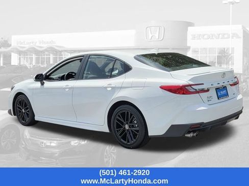 Used 2025 Toyota Camry SE FWD image 3