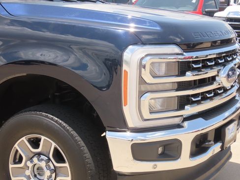 Used 2023 Ford F250 Lariat w/ Lariat Ultimate Package AWD/4WD image 6