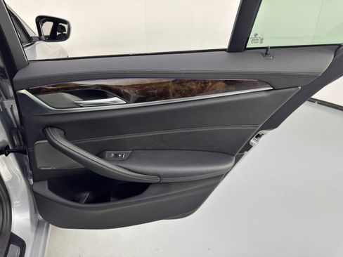 Used 2017 BMW 540i xDrive image 46